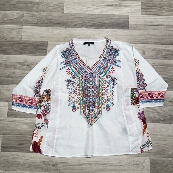 CALESSA Floral Embroidery 3/4 Sleeve V-Neck Blouse Size 2X - Picture 1 of 4